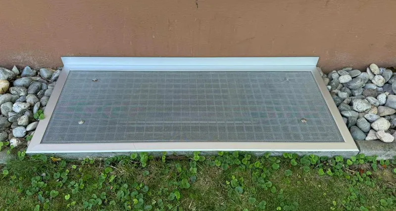 Lichtschachtabdeckung für Lichtschächte an der Wand mit geringem Fensterüberstand | LI1/3