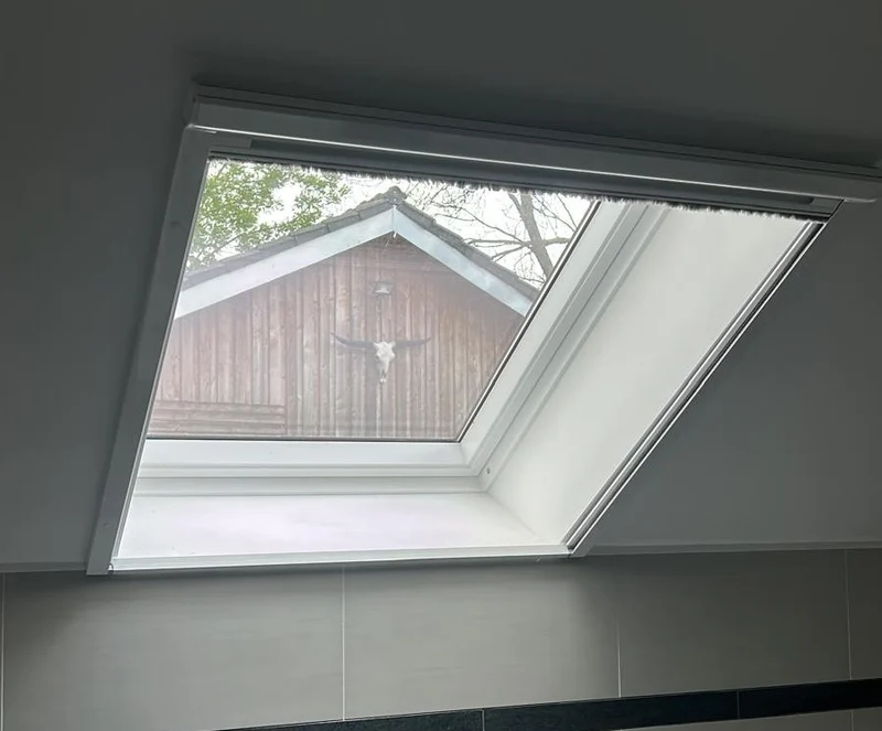 Fliegengitter für Dachfenster - Rollo
