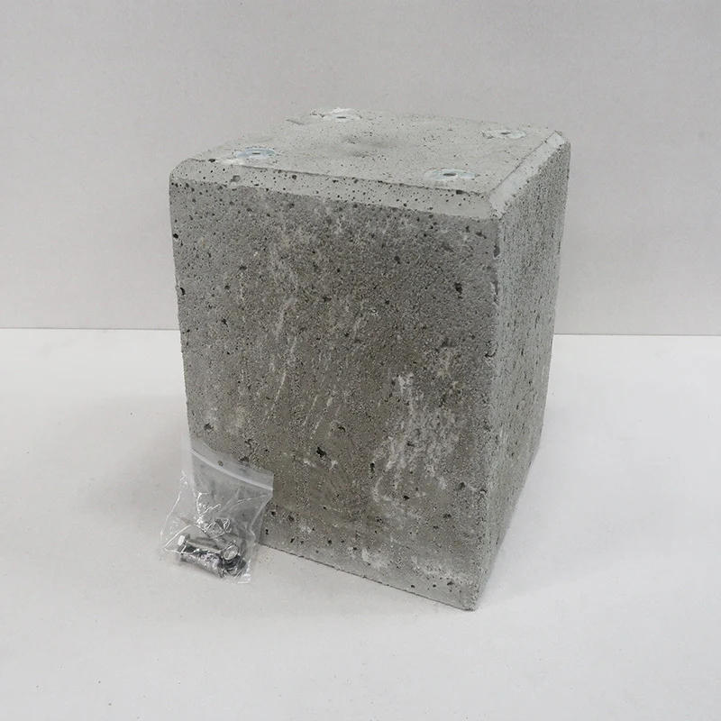 Betonsockel massiv mit Schrauben
