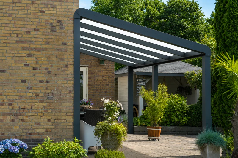 Terrassenüberdachung – P160 Ecoline Bosco mit Polycarbonat-Dacheindeckung in OPAL