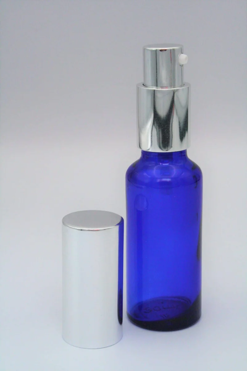 Blaue Glasflasche 30ml mit silberner Dosierpumpe – Elegantes Zubehör