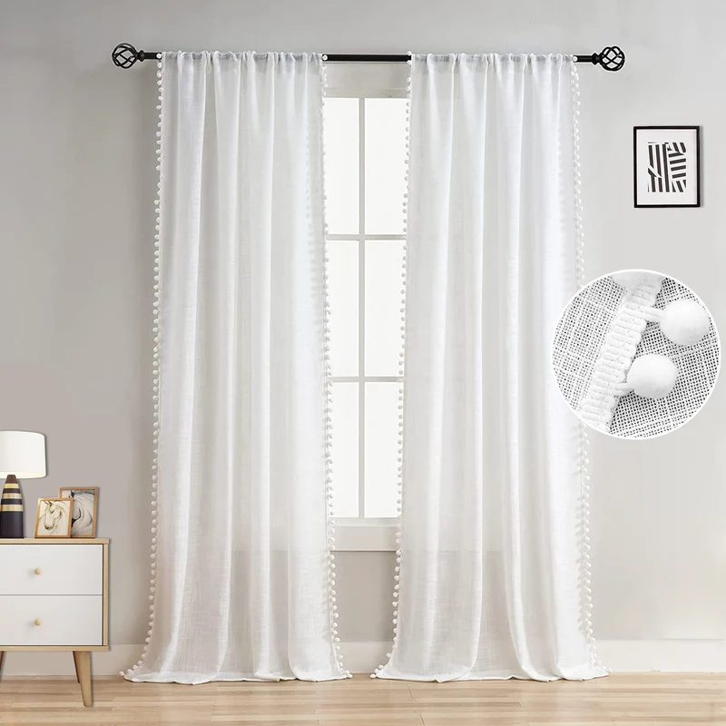Transparente Gardine mit Pompons – Boho-Stil, Weiß