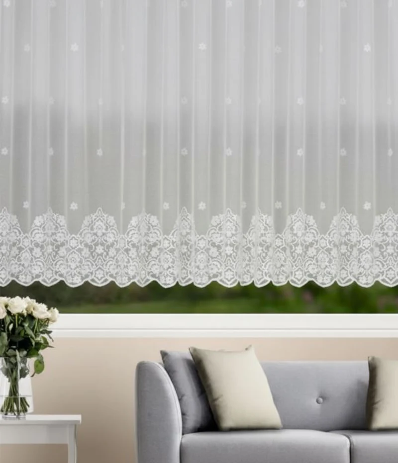 Fertigstore „Floral"- weiße Gardine mit Blumenmuster von Albani